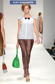 Spring Summer 09 - Catwalk 14